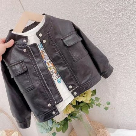 Детская куртка из искусственной кожи изображение