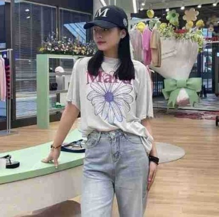 Футболка с коротким рукавом и принтом маленькой собачки фотография