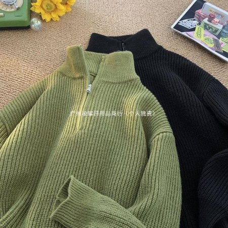 Мужской свитер с высоким воротником и полукруглой молнией изображение