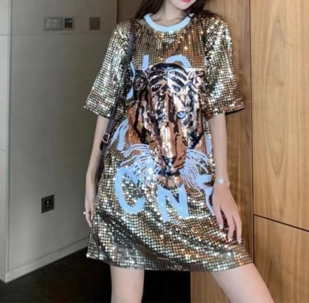 Женская футболка с широкими рукавами и блестками изображение