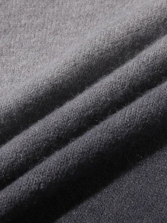 Мужской свитер с высоким воротником и градиентной расцветкой фото