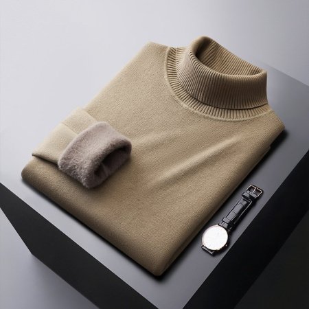 Мужской свитер с полувысоким воротником и флисом для зимы фотография