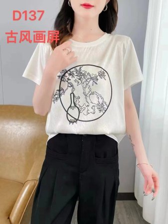 Футболка из искусственного шелка с коротким рукавом фотография