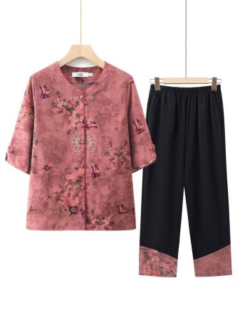 Летний комплект для женщин среднего возраста изображение