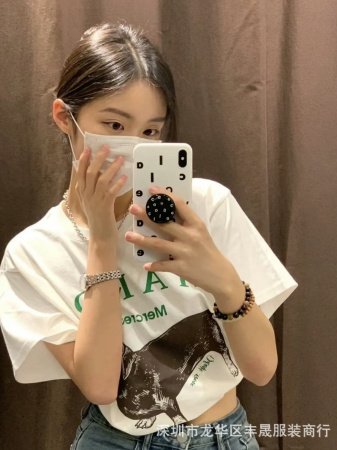 Женская футболка Mardi с принтом цветов и собак фото