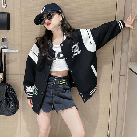 Детская весенняя куртка для девочек фотография