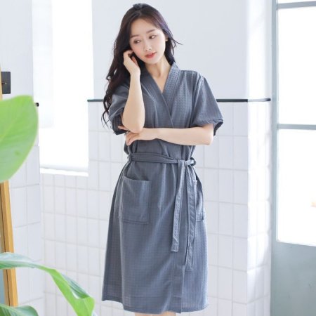 Халат для ванной комнаты с рисунком в клетку изображение