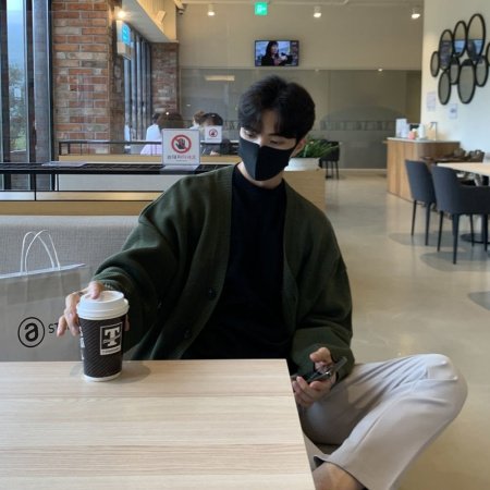 Хлопковый мужской свитер в стиле хантун с V-образным вырезом фотография