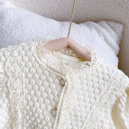 Детская блузка с цветочным краем изображение