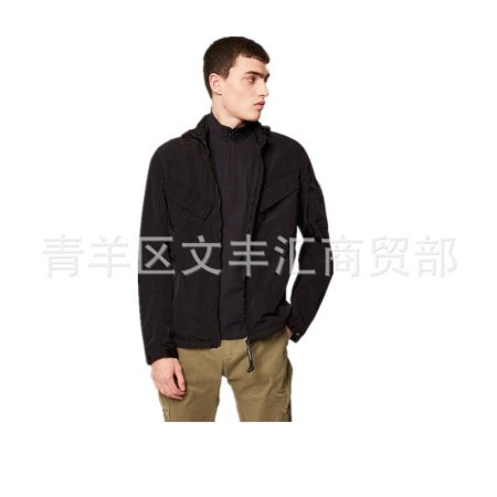 Хаки куртка с молнией и капюшоном фото