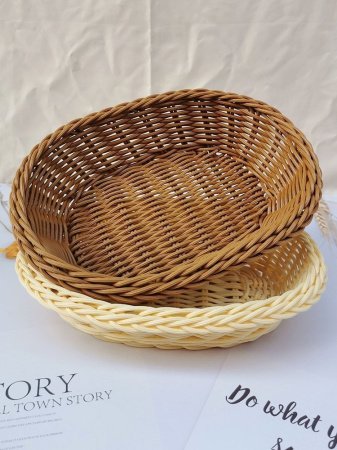 Фруктовая корзина овальной формы фотография