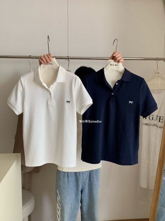 Блузка с вышивкой и бабочкой на воротнике 2024 лето фотография