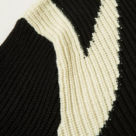 Мужская куртка с молнией и цветными вставками изображение