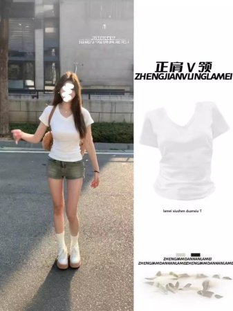 Футболка V-образного выреза с коротким рукавом фотография