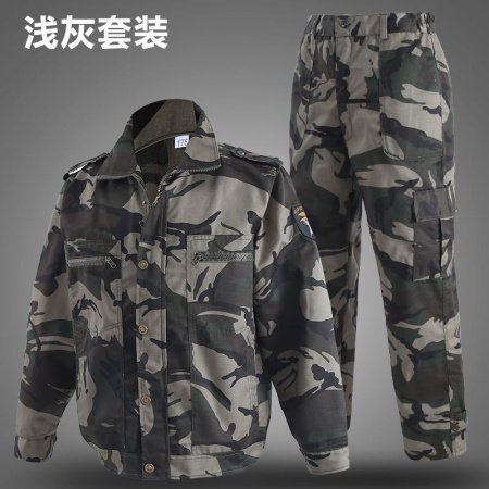 Рабочий костюм с камуфляжным рисунком изображение