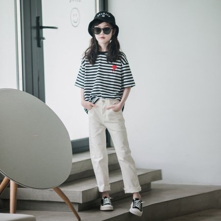 Детские джинсы белого цвета изображение