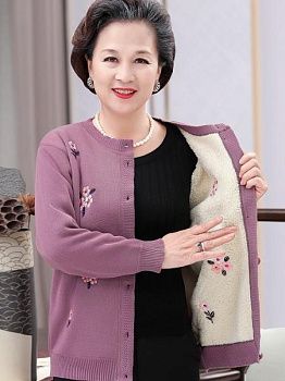 Женский свитер с узором и вышивкой изображение