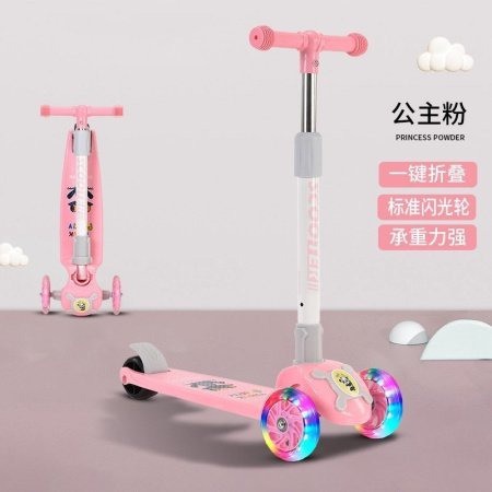 Детский трехколесный самокат фотография