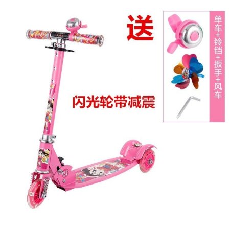 Детский трехколесный самокат фотография