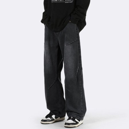 Черные джинсы с прямыми брюками фотография