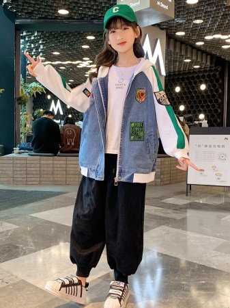 Детская бейсбольная куртка из джинсовой ткани с капюшоном фото