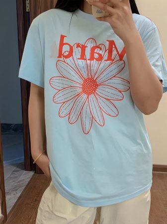 Футболка с коротким рукавом и принтом маленькой собачки фотография