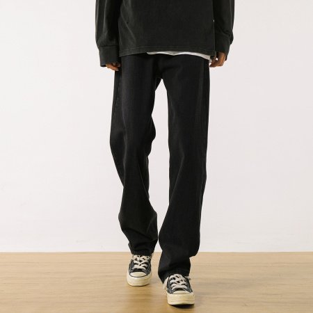 Мужские джинсы осенней коллекции 2024 фотография