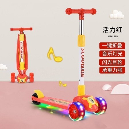 Детский трехколесный самокат фотография