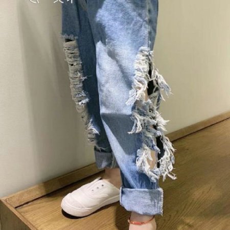 Детские джинсы с разрезами по бокам фотография