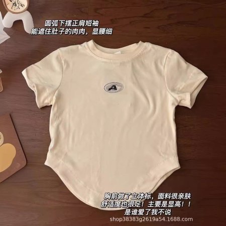 Женская футболка с коротким рукавом фотография