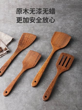 Набор кухонных инструментов из натурального дерева фотография