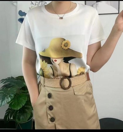 Футболка из искусственного шелка с коротким рукавом фотография