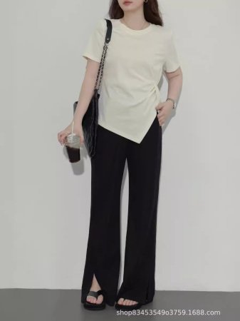 Летняя футболка с коротким рукавом и разрезом на плече изображение