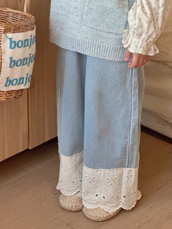 Детские джинсы с кружевными вставками изображение
