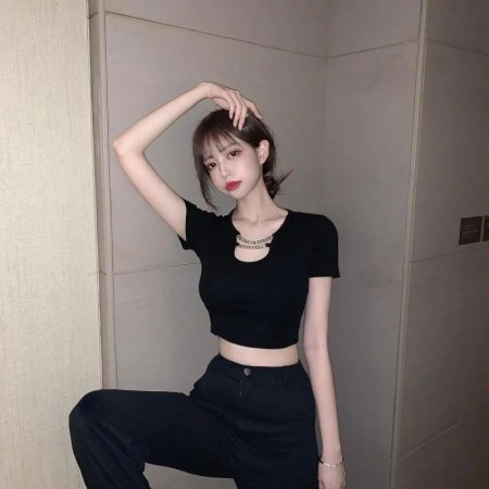 Футболка Черная с острым дизайном фото