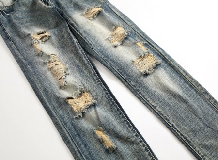 Мужские джинсы с прямым кроем и потертостями фото