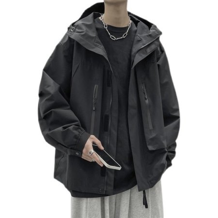 Ветровка с капюшоном и большими карманами фото