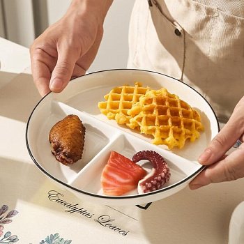 Керамическая тарелка для завтрака с разделениями изображение