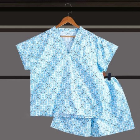 Одноразовый халат для сауны и купания фотография