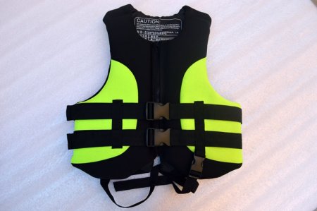 Спасательный жилет для взрослых и детей изображение