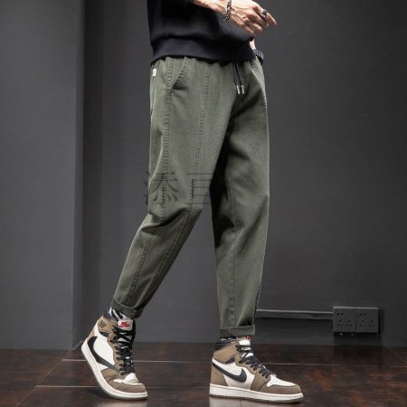 Мужские джинсы с манжетами и завышенной талией фото