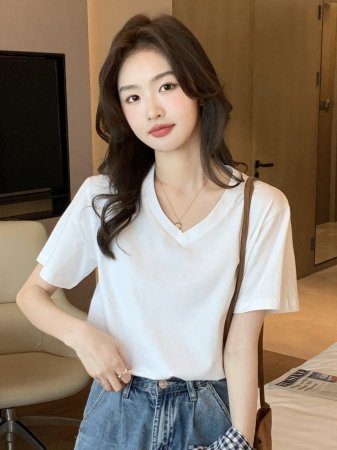 Женская футболка V-образный вырез белая 2024 лето фото