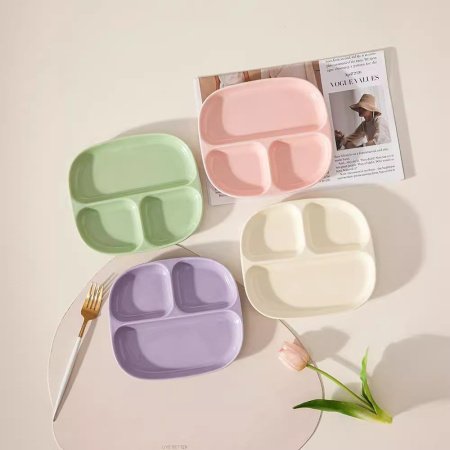 Керамическая тарелка для завтрака с разделением на секции фотография