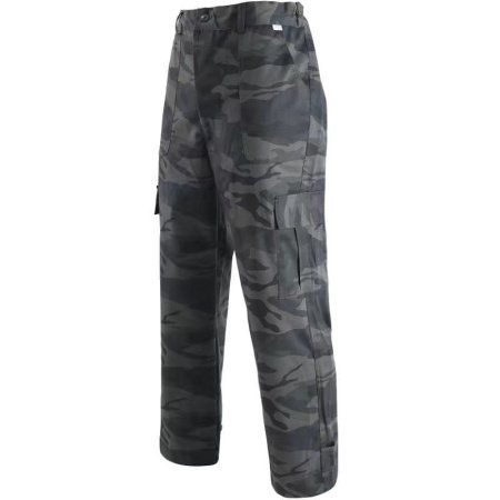 Рабочий костюм с камуфляжным рисунком изображение