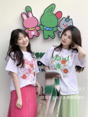 Женская футболка Mardi с принтом цветов и собак фото