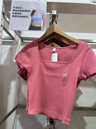 Летняя футболка с короткими рукавами изображение