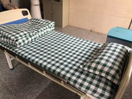 Трехпредметный комплект постельного белья для больничной койки изображение