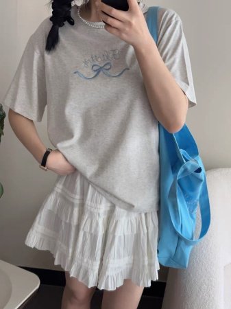 Футболка с вышивкой бабочки и буквами фото