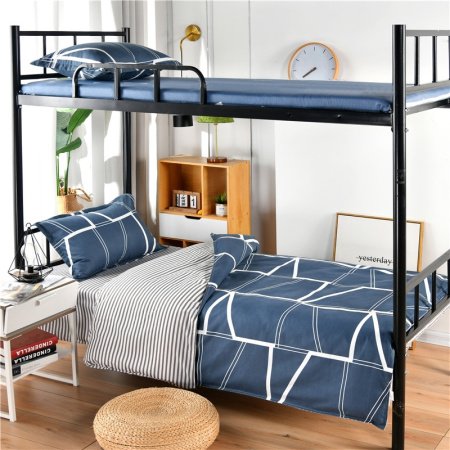 Одеяло для спальни в университетском общежитии фотография