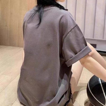 Летняя футболка с высоким уровнем деталей WE11DONE фото